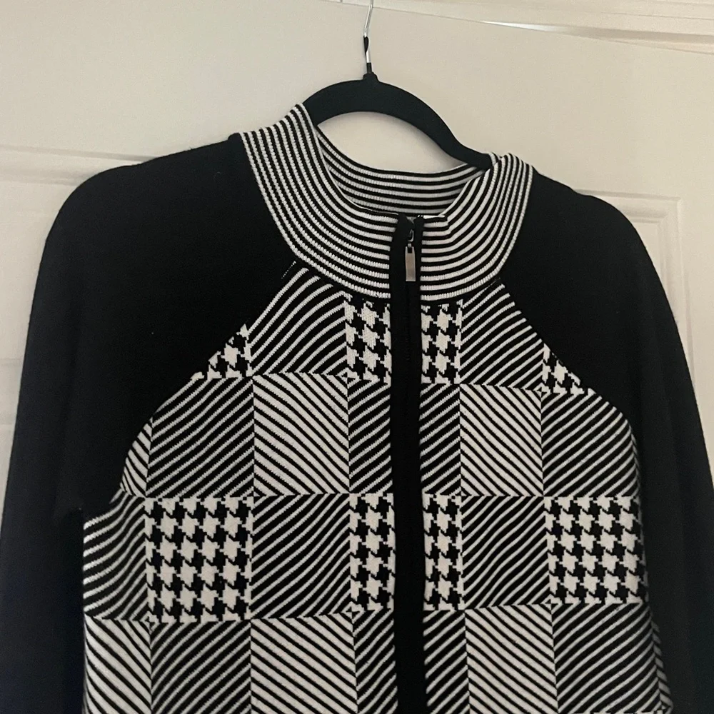 Sioni Black and White Geometric Cardigan - Picture 2 of 7